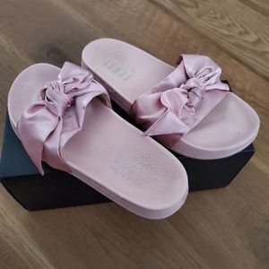 Pink fenty slippers